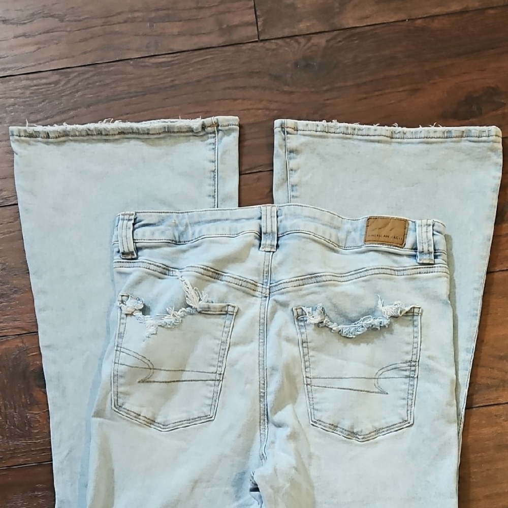 Light Wash Distressed Men’s Jeans